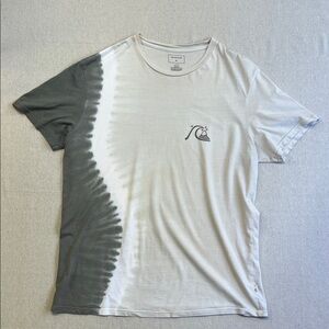 Quiksilver Black and White Men's Tee